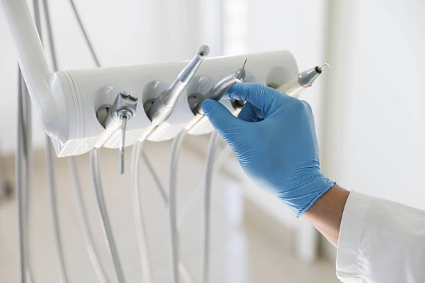 Professional Emergency Dentist technician working in Smithville, OH